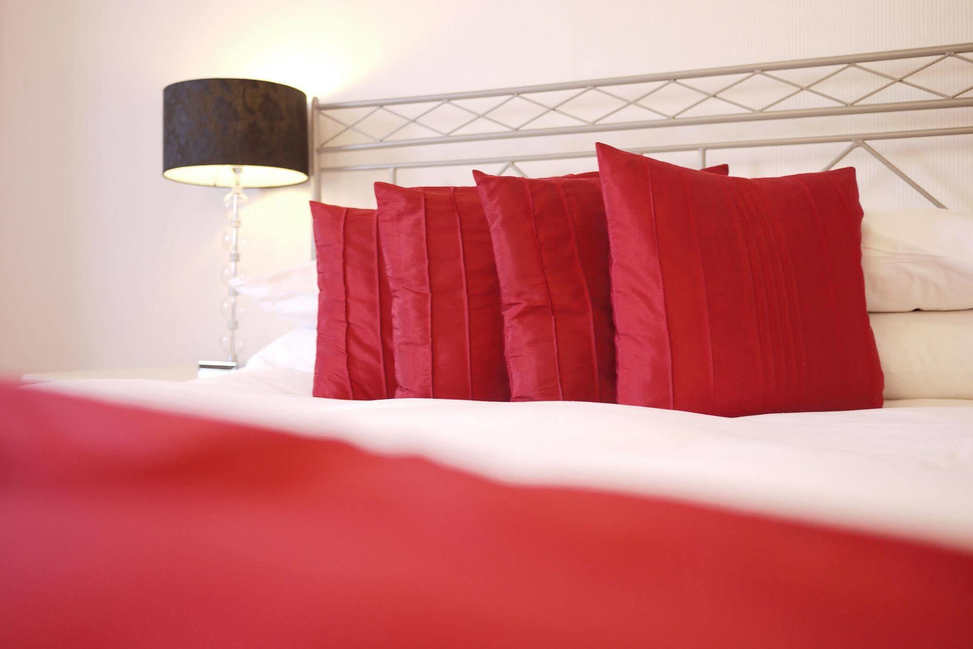 The Claremont 5* Брайтонн